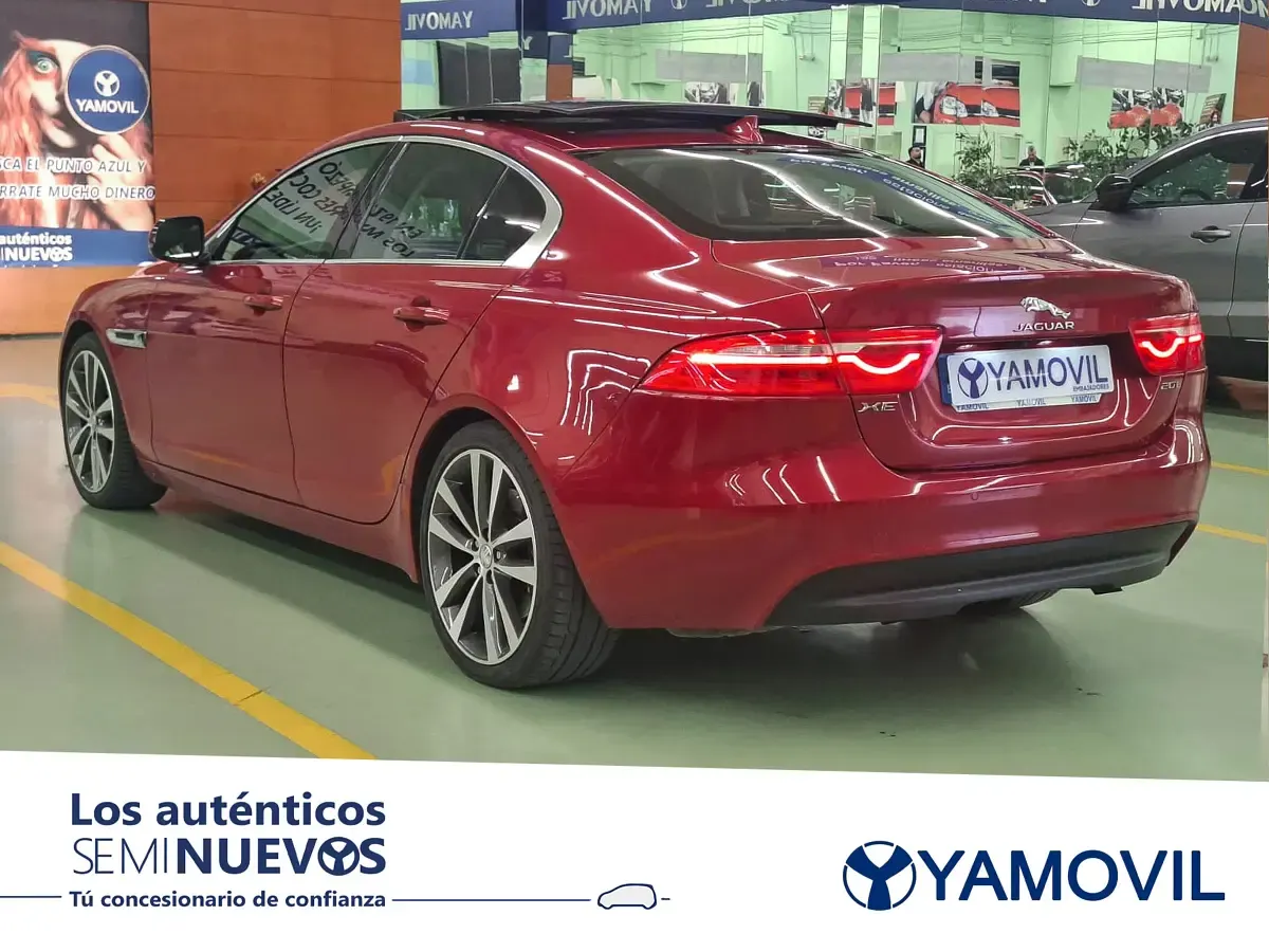Usado Jaguar XE Prestige 200 CV (147 kW) 2015 Rojo Berlina