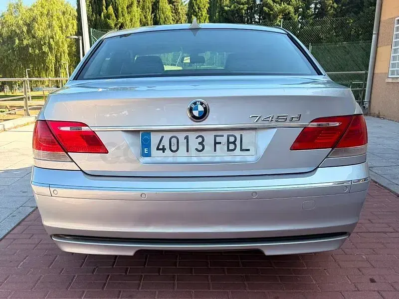 Usado BMW 745 330 CV (242 kW) 2006 Gris / plata Berlina