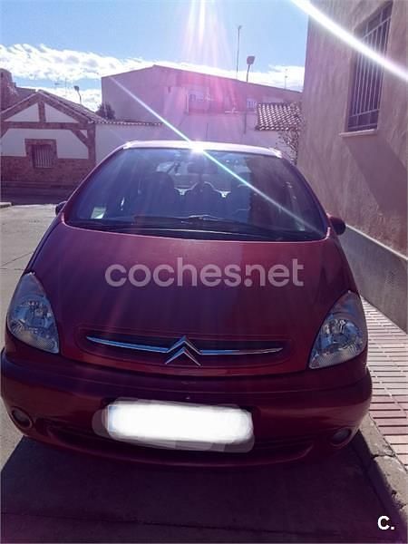 Usado Citroën Xsara Picasso 90 CV (66 kW) 2000 Rojo Monovolumen
