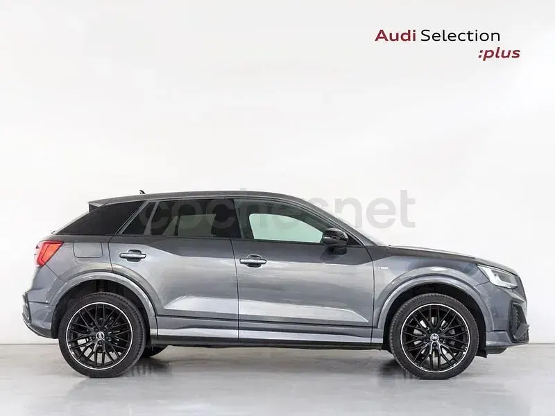 Usado Audi Q2 Ambiente 150 CV (110 kW) 2022 Gris / plata SUV