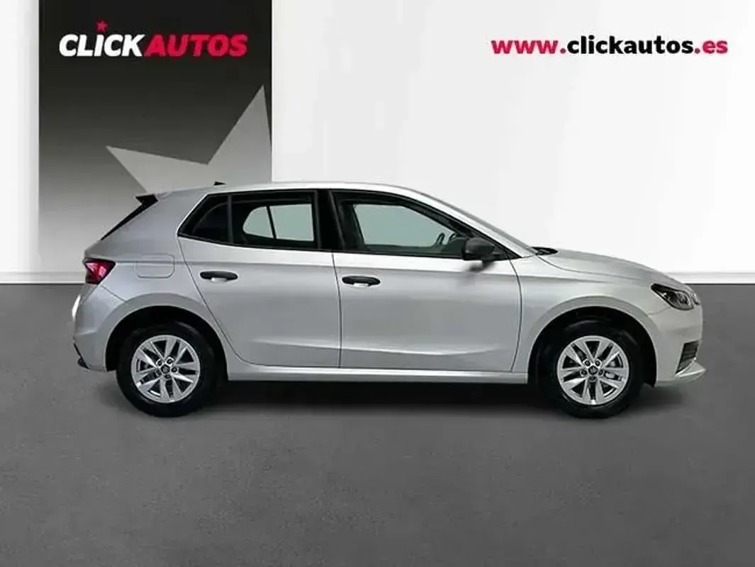 Usado Skoda Fabia Essence 95 HP (69 kW) 2025 Prateado Citadino