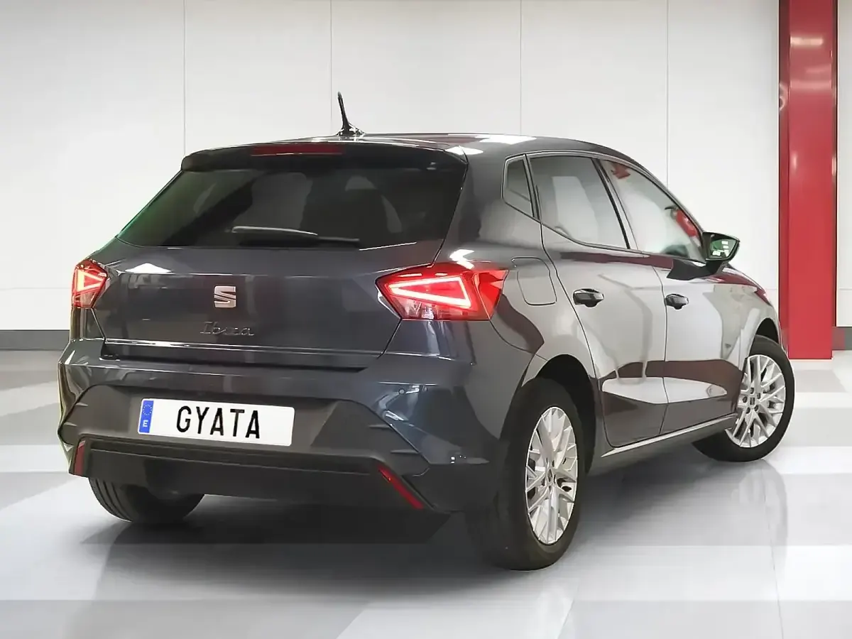 Usado Seat Ibiza Style Plus 115 CV (84 kW) 2026 Gris Utilitario