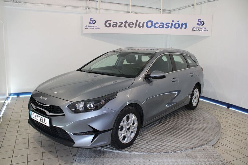 Gris Usado 2022 Kia Ceed Familiar | 20.900 € (Un poco caro) - Imagen 1/4