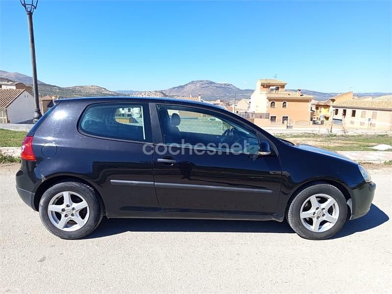 Usado VW Golf IV Conceptline 90 CV (66 kW) 2004 Negro Berlina