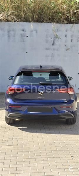 Usado VW Golf VIII Life 110 CV (80 kW) 2022 Azul Berlina