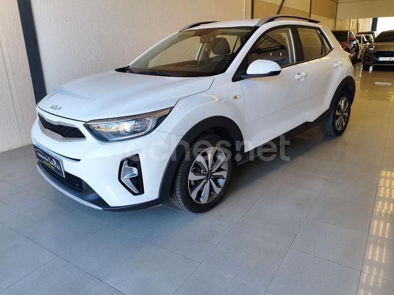 Usado Kia Stonic 84 CV (61 kW) 2023 Blanco SUV