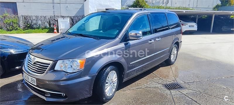 Usado Lancia Voyager Platinum 177 CV (130 kW) 2014 Gris / plata Monovolumen