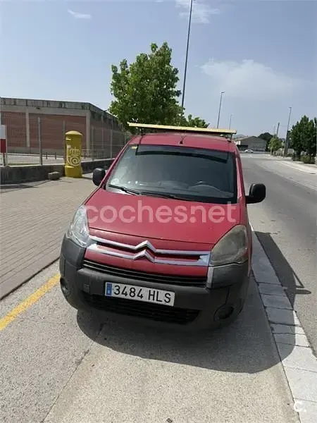 Usado Citroën Berlingo First 75 CV (55 kW) 2012 Rojo Monovolumen
