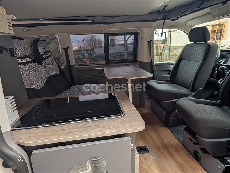 Usado VW Caravelle 150 CV (110 kW) 2023 Rojo Monovolumen