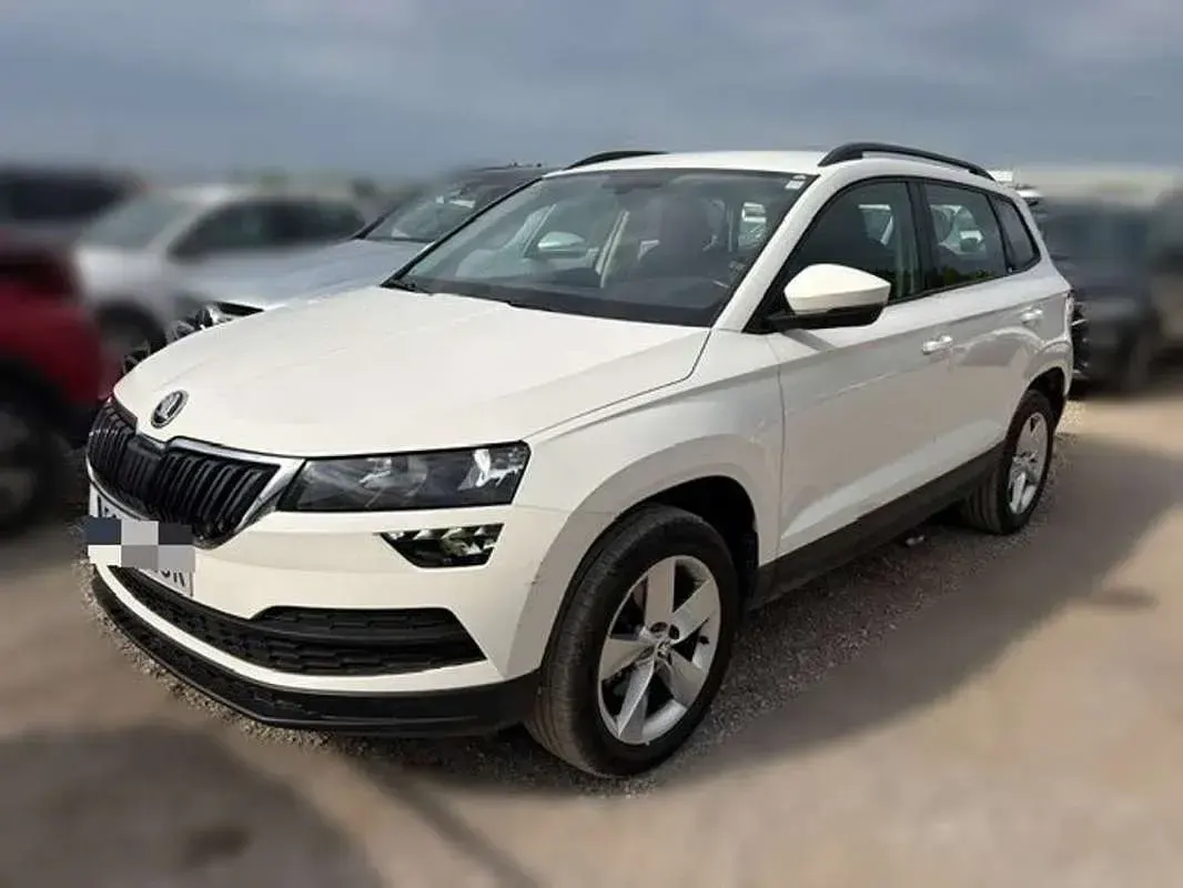 Usado Skoda Karoq Ambition 150 CV (110 kW) 2021 Blanco SUV