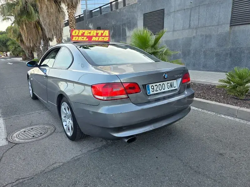 Usado BMW 320 177 CV (130 kW) 2009 Gris / plata Coupe