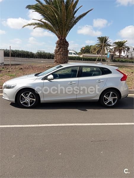 Usado Volvo V40 Kinetic 122 CV (89 kW) 2017 Gris / plata Berlina