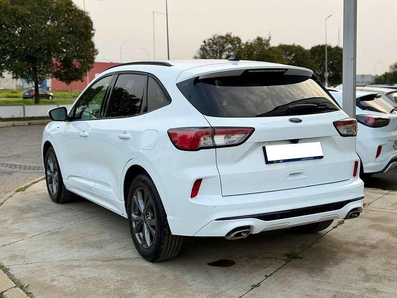 Usado Ford Kuga ST-Line 150 CV (110 kW) 2022 Blanco SUV