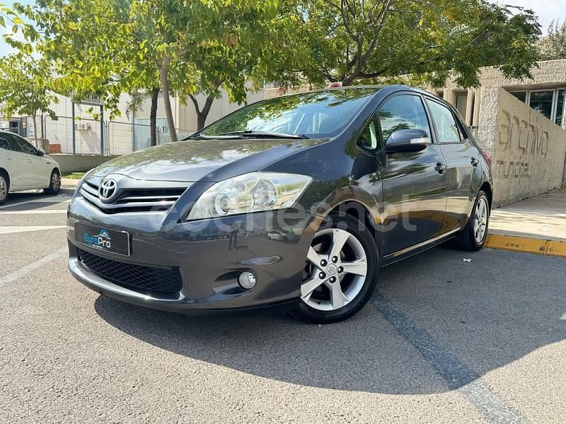 Gris / plata Usado 2011 Toyota Auris Active Berlina | 7500 € (Un poco caro) - Imagen 1/4