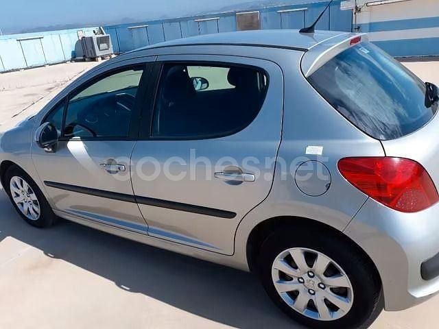 Usado Peugeot 207 70 CV (51 kW) 2008 Gris Utilitario