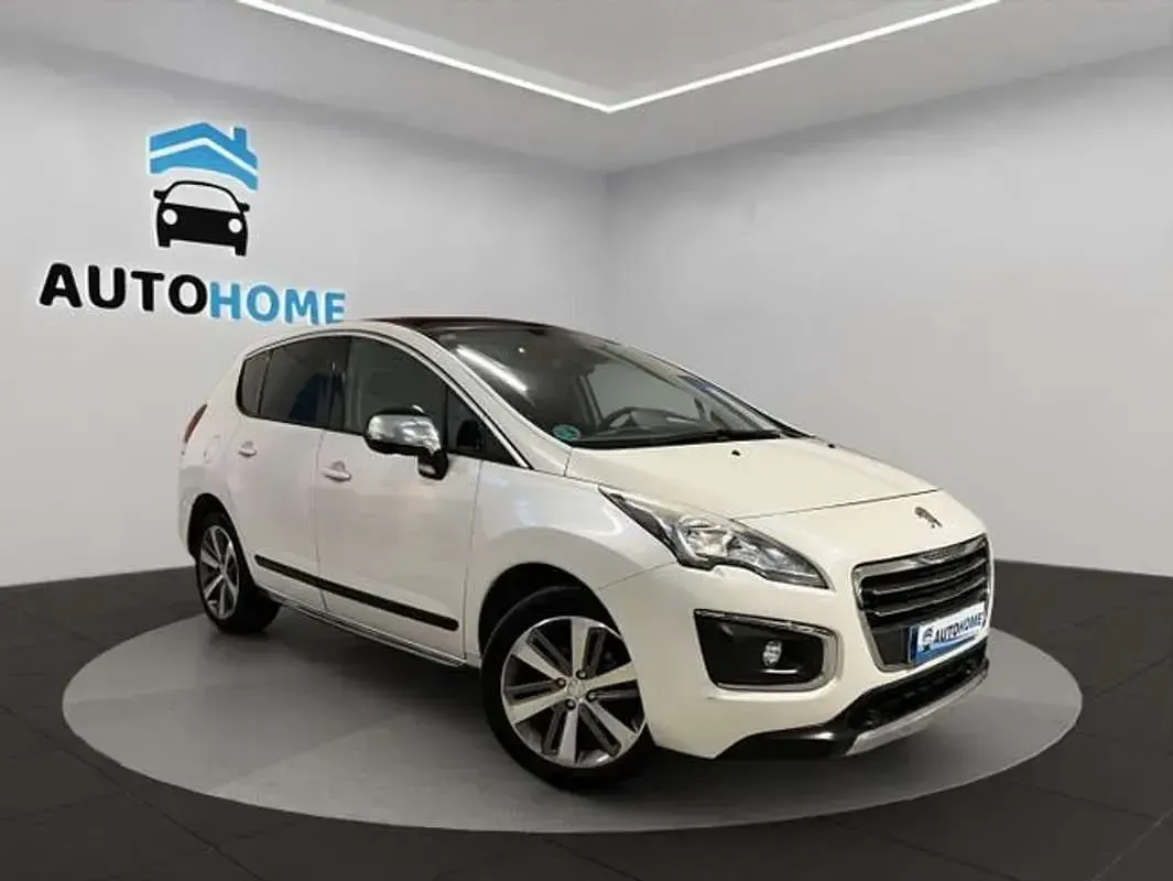 Usado Peugeot 3008 Allure 120 CV (88 kW) 2015 Blanco Familiar