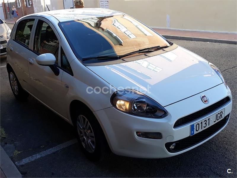 Usado Fiat Punto Easy 69 CV (50 kW) 2015 Blanco Utilitario