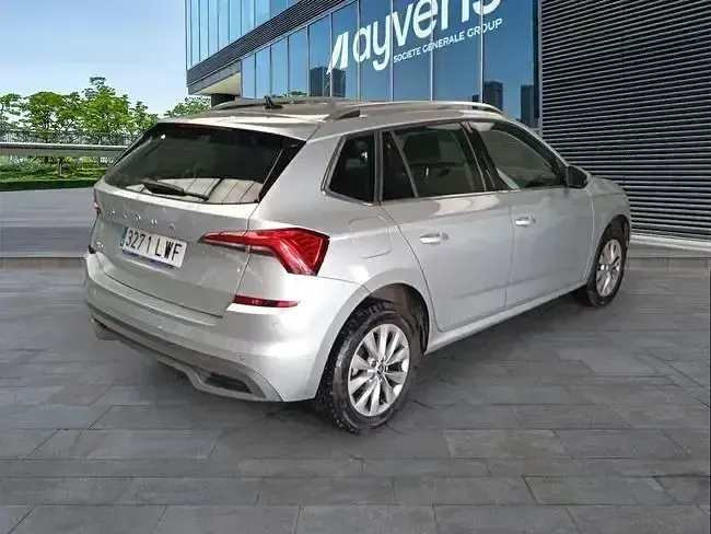 Usado Skoda Kamiq 95 CV (69 kW) 2022 Gris SUV