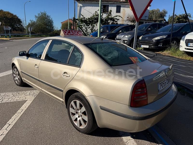 Usado Skoda Superb Classic 130 CV (95 kW) 2003 Beige Berlina