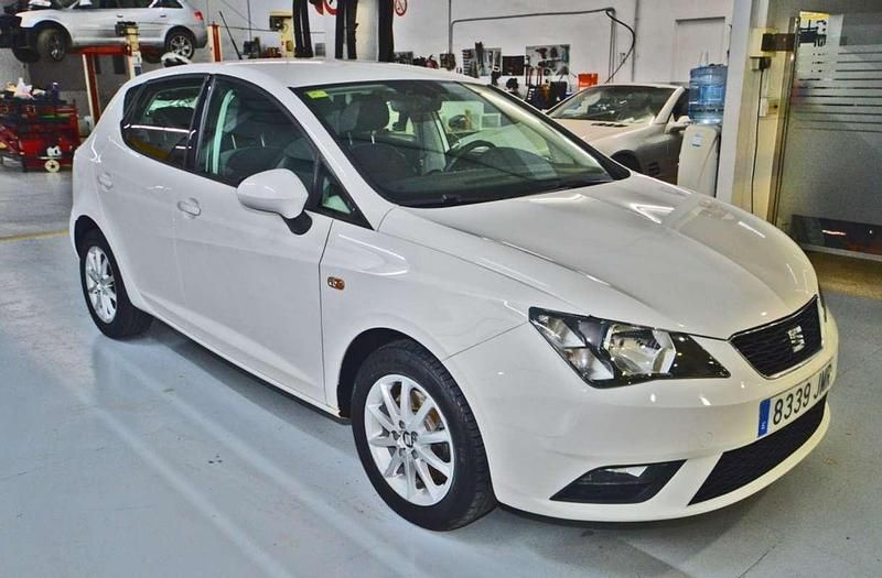 Usado Seat Ibiza Style 105 CV (77 kW) 2016 Blanco Utilitario