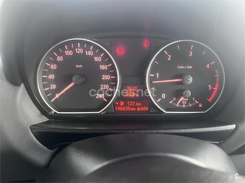Usado BMW 118 122 CV (89 kW) 2005 Negro Utilitario