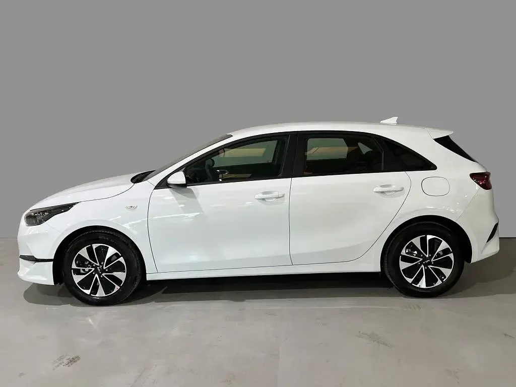Usado Kia Ceed 100 CV (73 kW) 2025 Blanco Utilitario