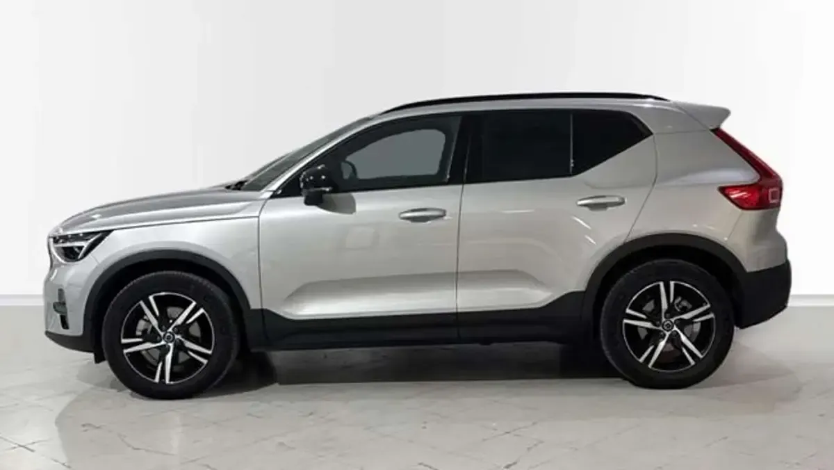 Usado Volvo XC40 Plus 163 CV (119 kW) 2025 Plateado SUV