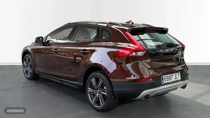 Usado Volvo V40 Summum 2016 Marrón Berlina