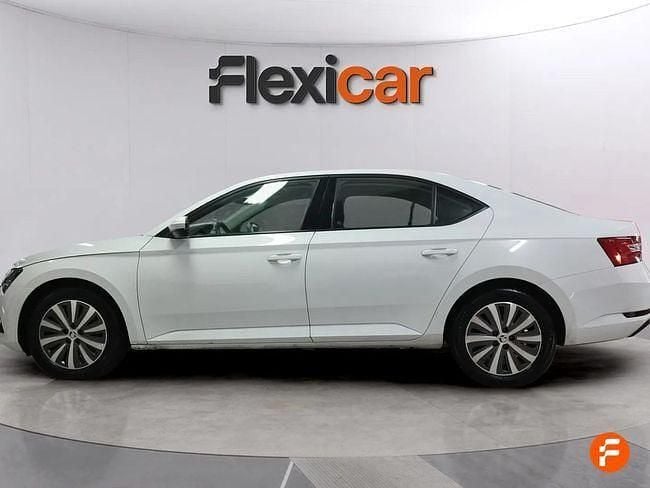 Usado Skoda Superb Style 150 CV (110 kW) 2022 Blanco Familiar
