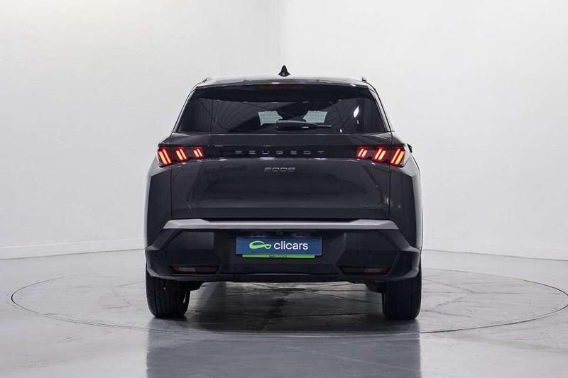 Usado Peugeot 5008 Allure 136 CV (100 kW) 2025 Gris SUV