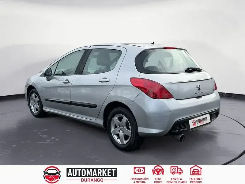 Usado Peugeot 308 Active 120 CV (88 kW) 2011 Gris / plata Berlina