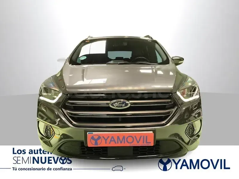 Usado Ford Kuga ST-Line 150 CV (110 kW) 2019 Gris / plata SUV