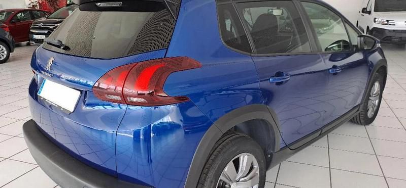 Usado Peugeot 2008 Signature Sky 102 CV (75 kW) 2019 Bleu quasar SUV