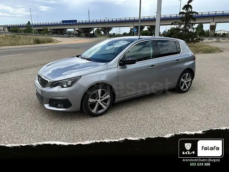 Usado Peugeot 308 Allure 130 CV (95 kW) 2019 Gris / plata Berlina
