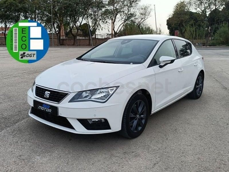Usado Seat Leon Style 130 CV (95 kW) 2019 Blanco Berlina