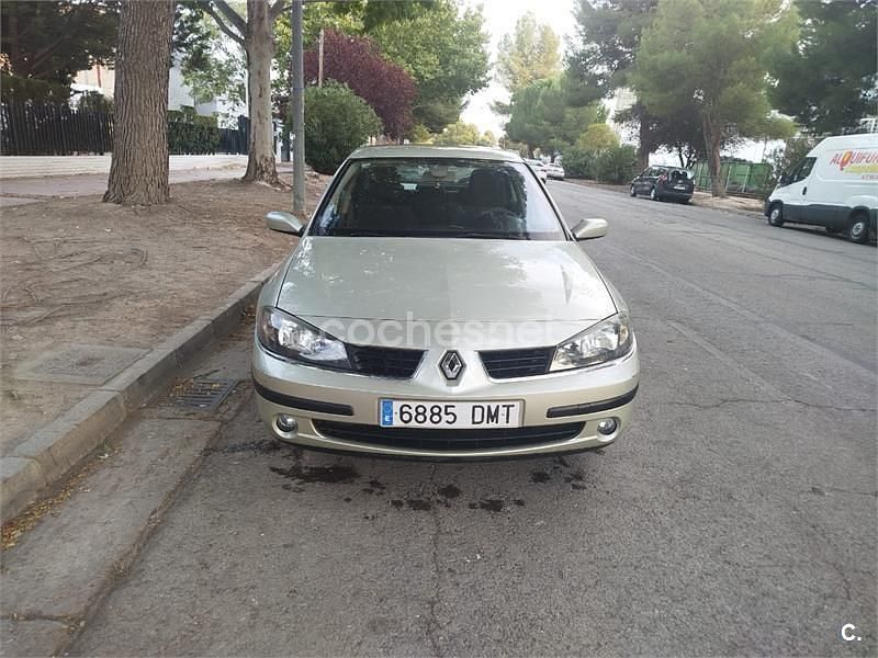 Beige Usado 2005 Renault Laguna II Dynamique Berlina | 2500 € (Precio justo) - Imagen 1/4