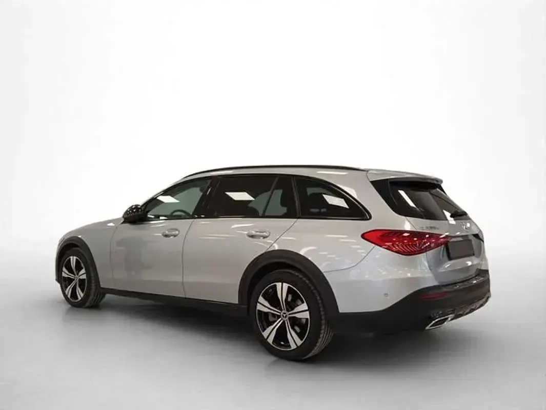 Usado Mercedes C220 203 CV (149 kW) 2023 Plateado Berlina