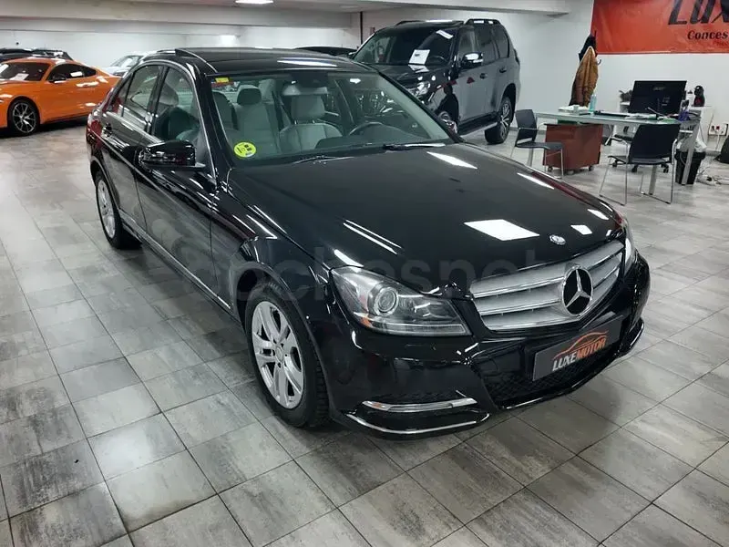 Usado Mercedes C220 Avantgarde 170 CV (125 kW) 2013 Negro Berlina