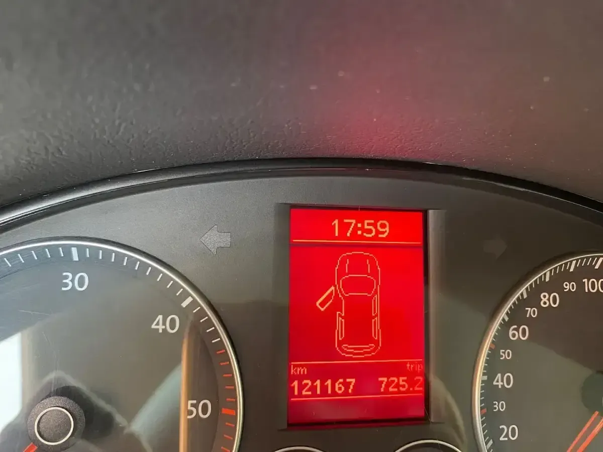 Używany VW Touran Edition 105 KM (77 kW) 2009 Czarny Minivan