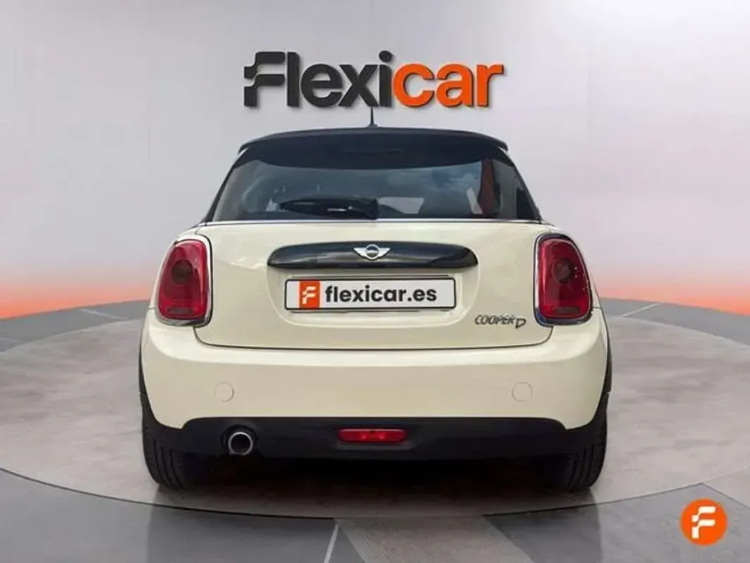 Usado Mini Cooper D 116 CV (85 kW) 2018 Blanco Utilitario
