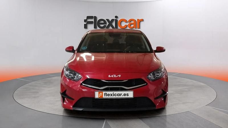 Usado Kia Ceed 101 CV (74 kW) 2023 Rojo Utilitario
