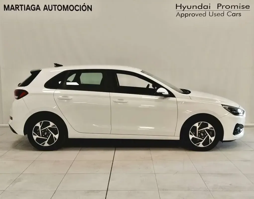 Usado Hyundai i30 101 CV (74 kW) 2024 Blanco Utilitario