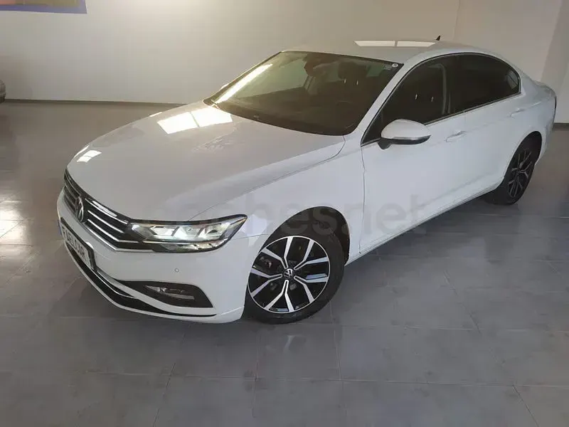 Usado VW Passat Executive 150 CV (110 kW) 2021 Blanco Berlina