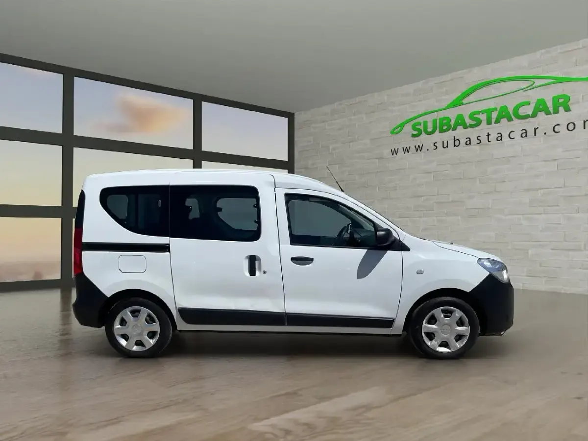 Usado Dacia Dokker Essentiel 110 CV (80 kW) 2021 Blanco Monovolumen