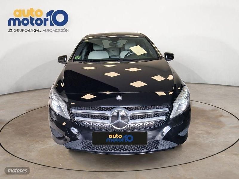 Usado Mercedes A180 Urban 109 CV (80 kW) 2014 Negro Berlina