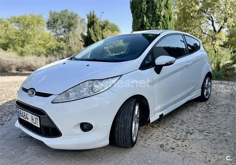 Usado Ford Fiesta Sport 95 CV (69 kW) 2012 Blanco Berlina