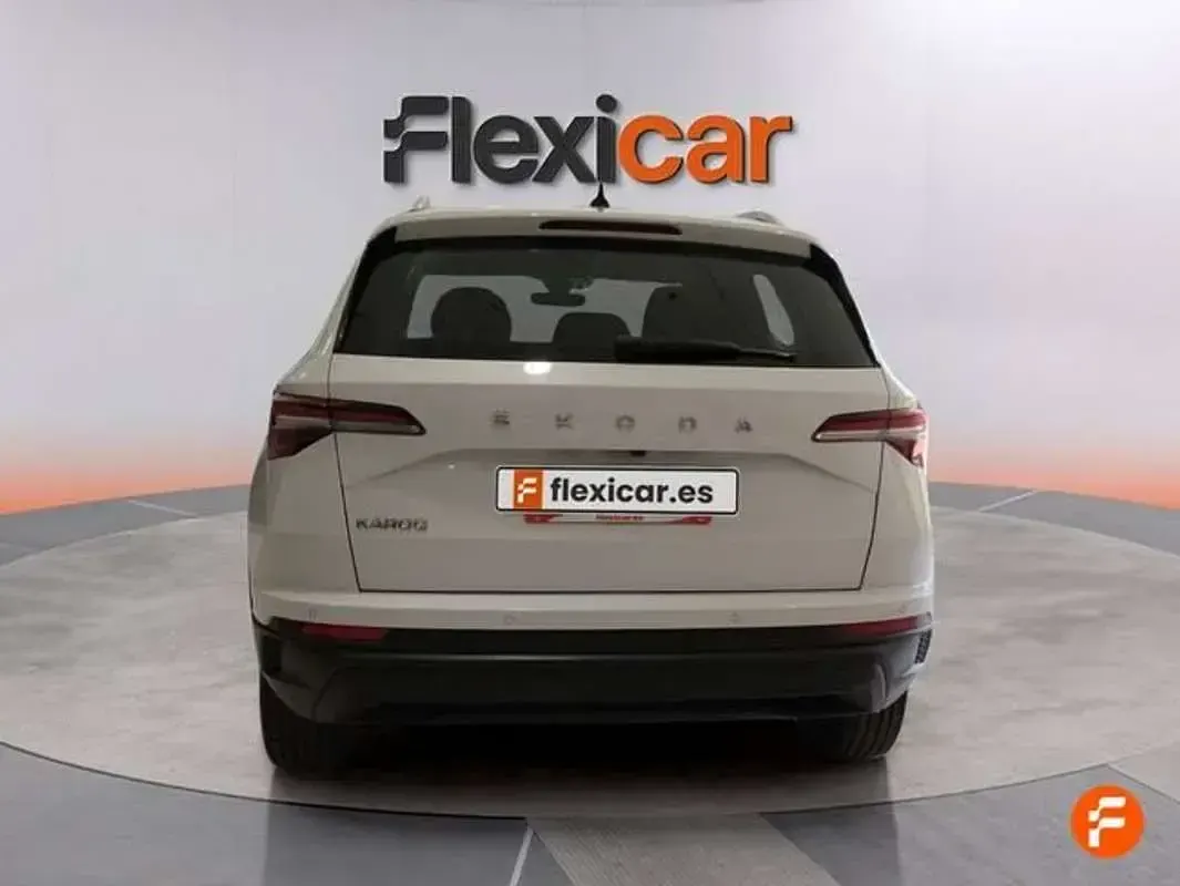 Usado Skoda Karoq Ambition 116 CV (85 kW) 2022 Blanco SUV