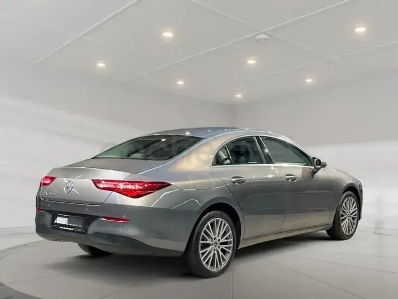Usado Mercedes CLA250e 218 CV (160 kW) 2022 Gris / plata Coupe