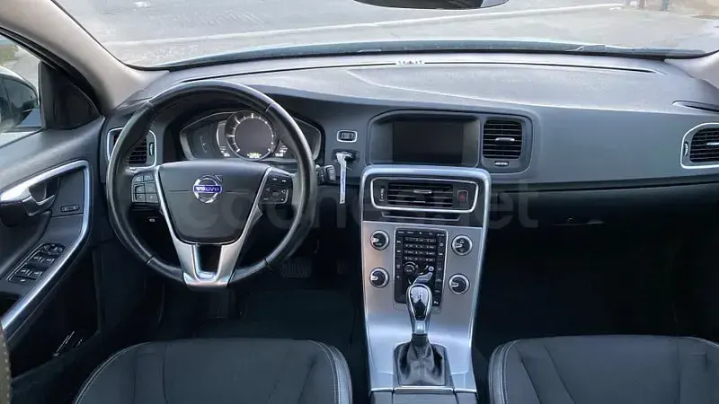 Usado Volvo V60 CC Momentum 150 CV (110 kW) 2017 Blanco Familiar