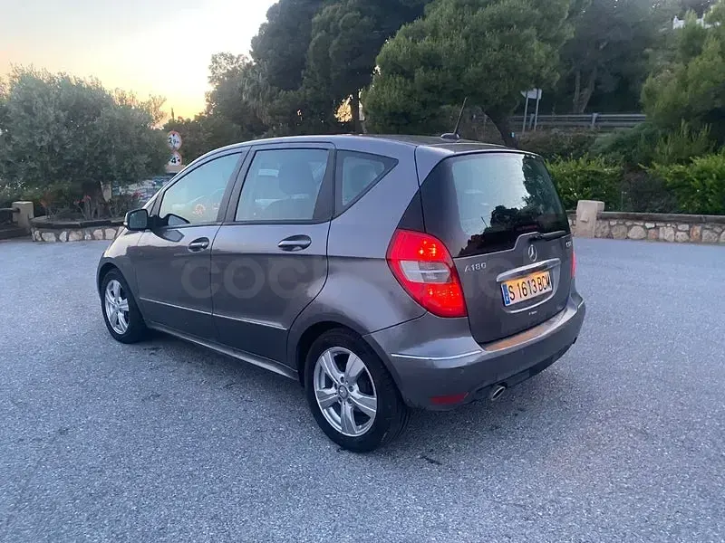 Käytetty Mercedes A180 Avantgarde 109 HP (80 kW) 2010 Musta Tila-auto